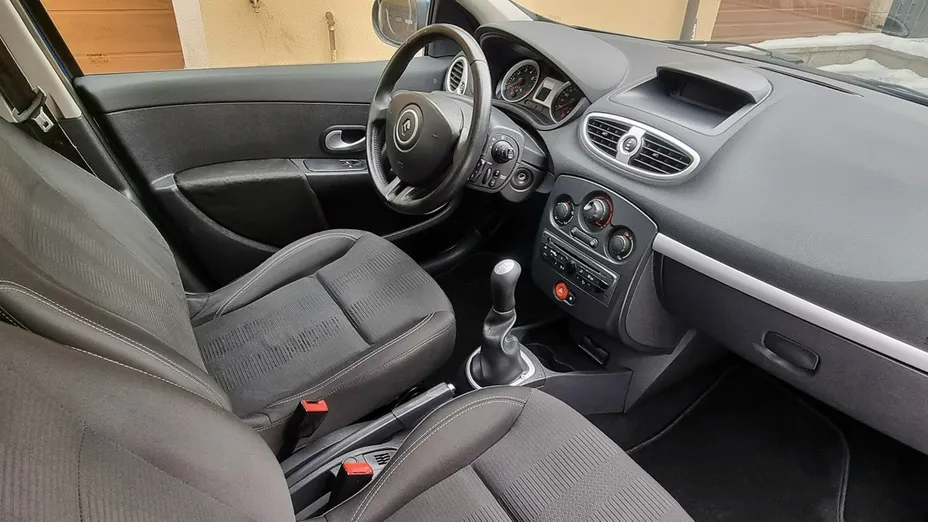RENAULT Clio -