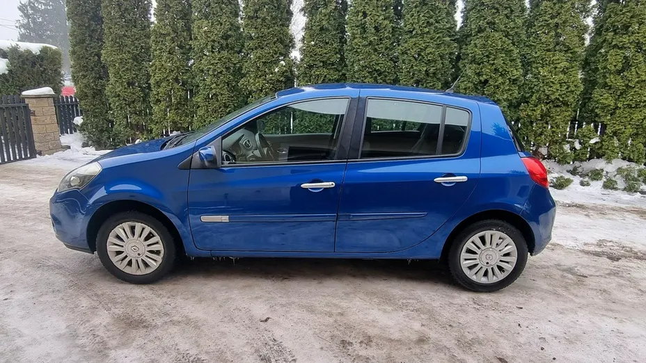 RENAULT Clio -