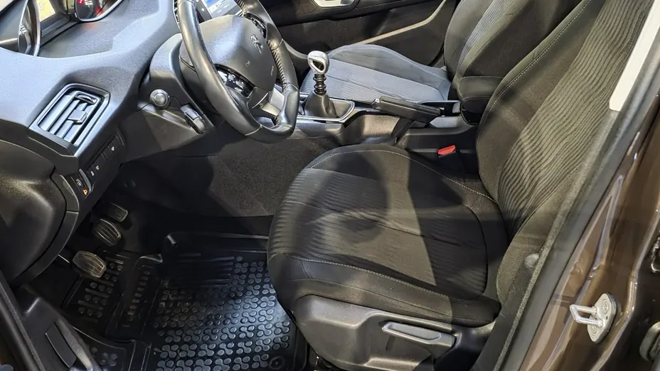 PEUGEOT 308 -