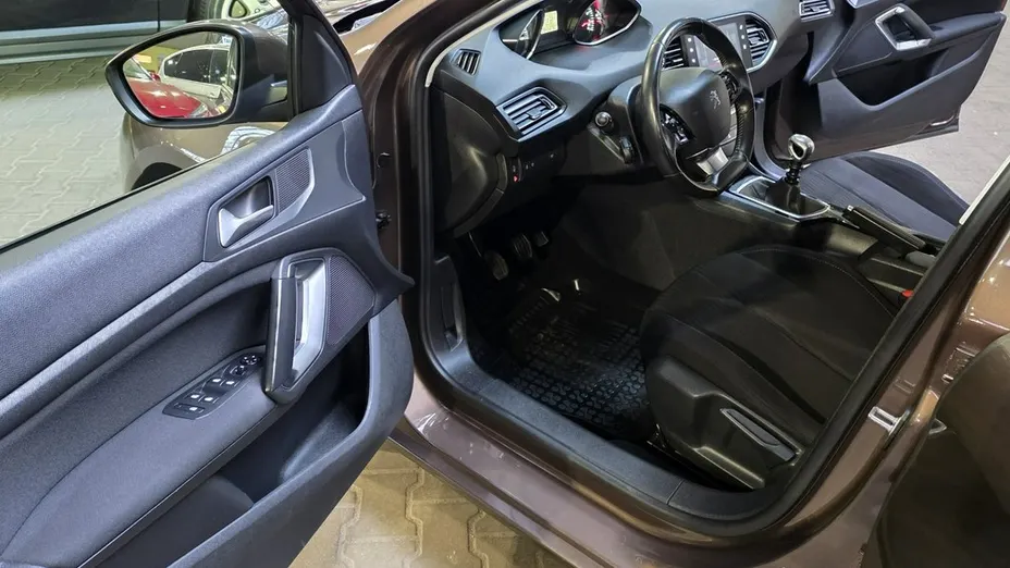 PEUGEOT 308 -