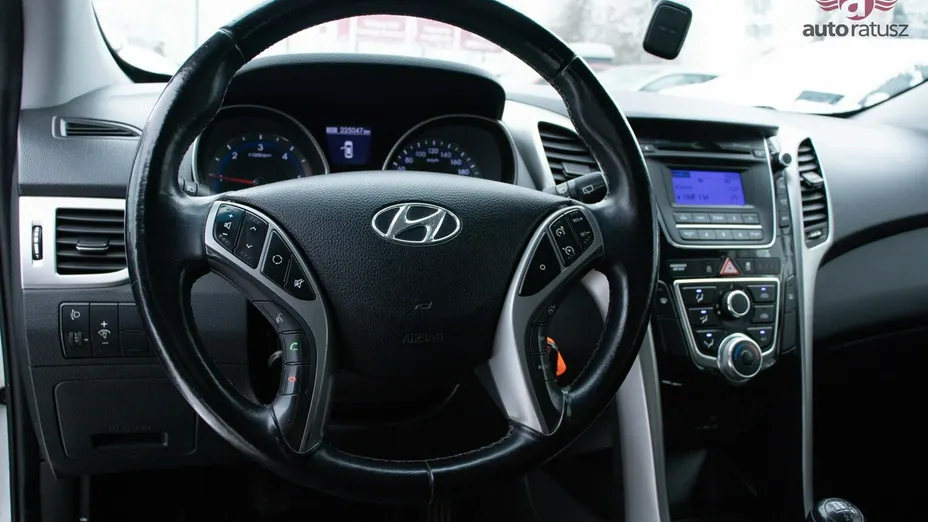 HYUNDAI i30 -