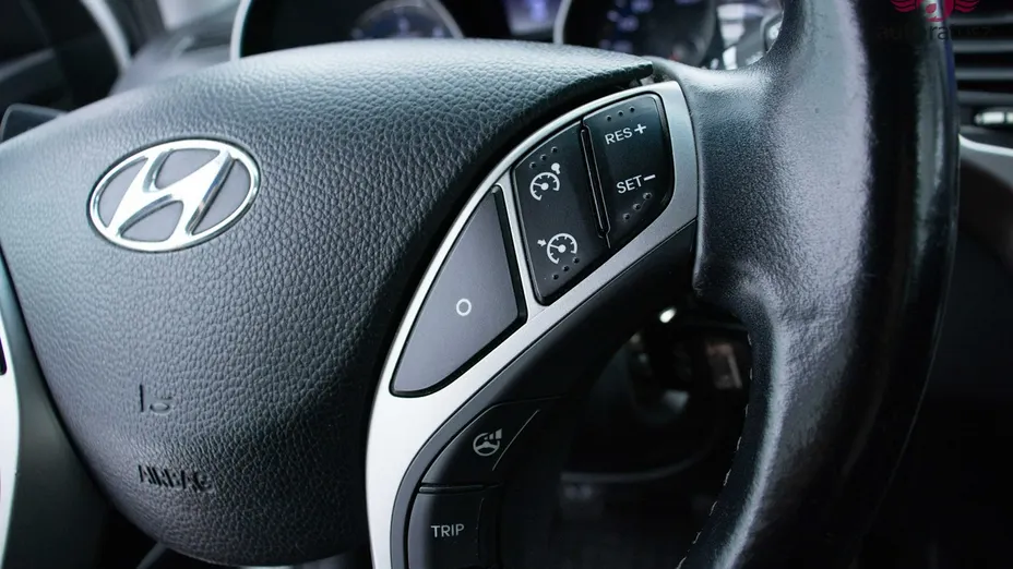 HYUNDAI i30 -