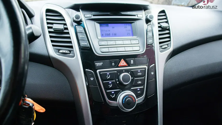 HYUNDAI i30 -