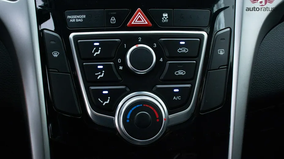 HYUNDAI i30 -