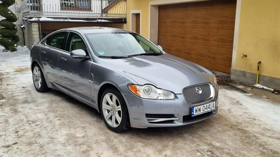 JAGUAR XF -