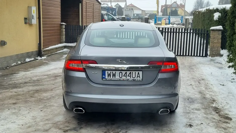 JAGUAR XF -