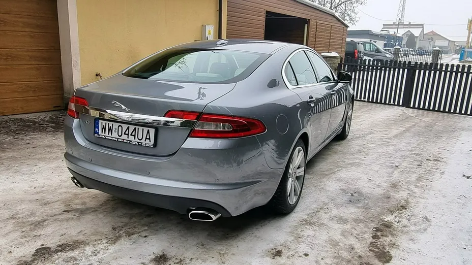 JAGUAR XF -