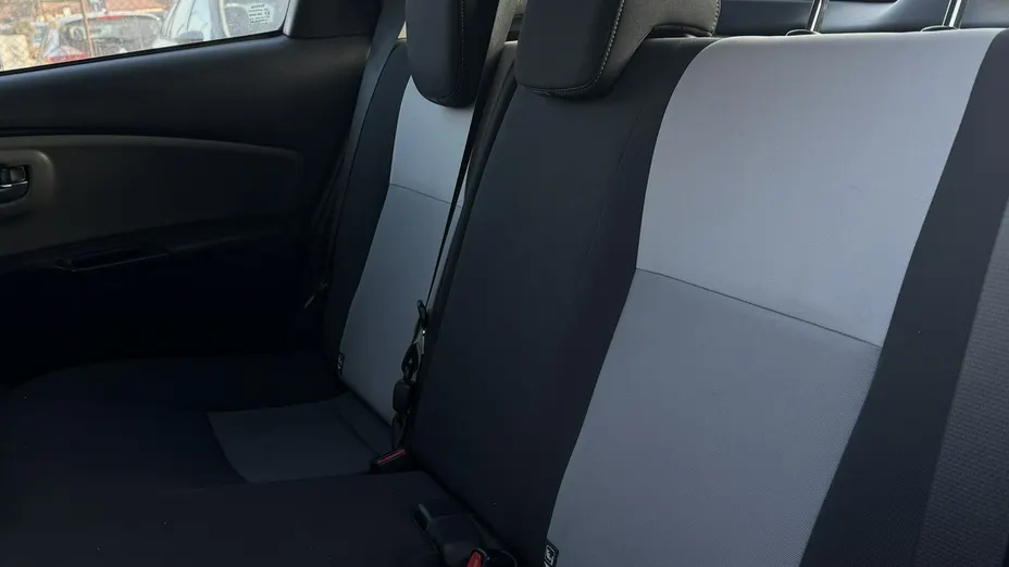 TOYOTA Yaris -