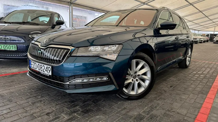 SKODA Superb -