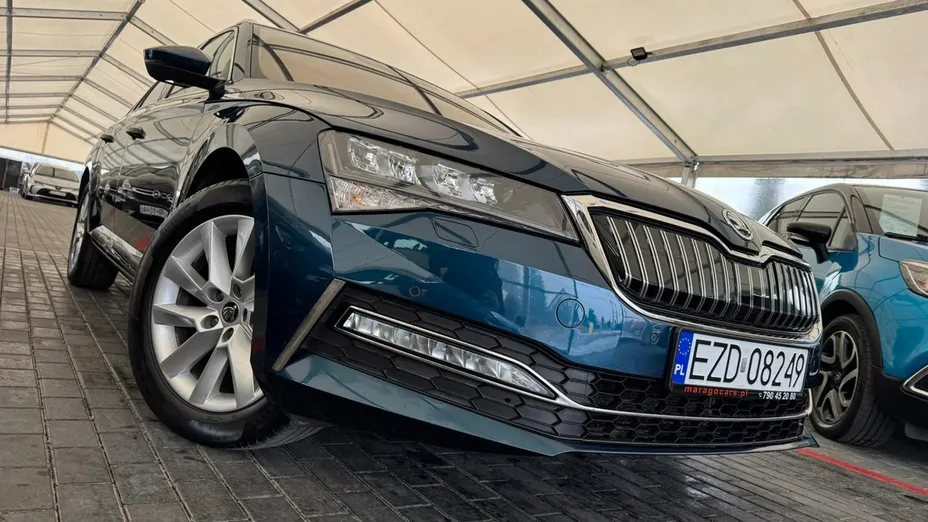 SKODA Superb -