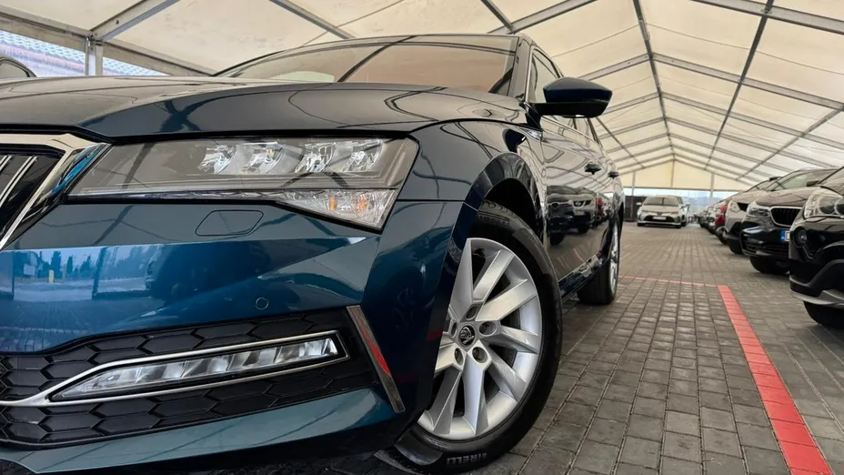 SKODA Superb -