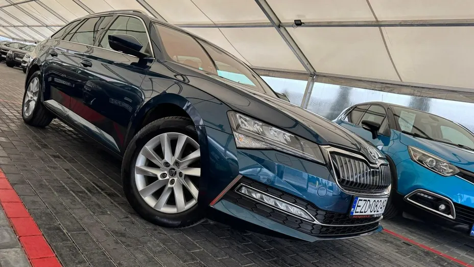 SKODA Superb -