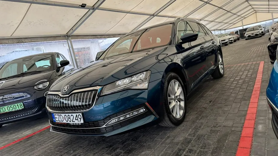 SKODA Superb -