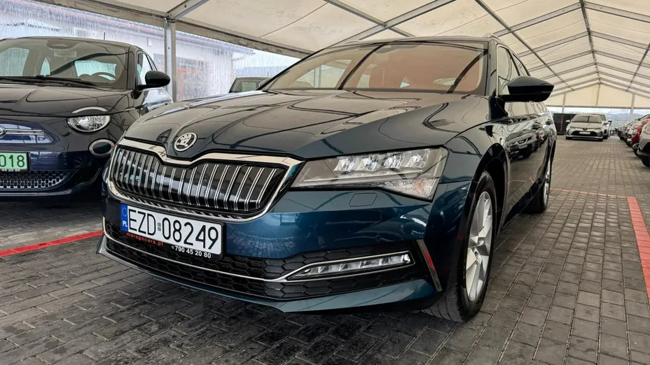 SKODA Superb -