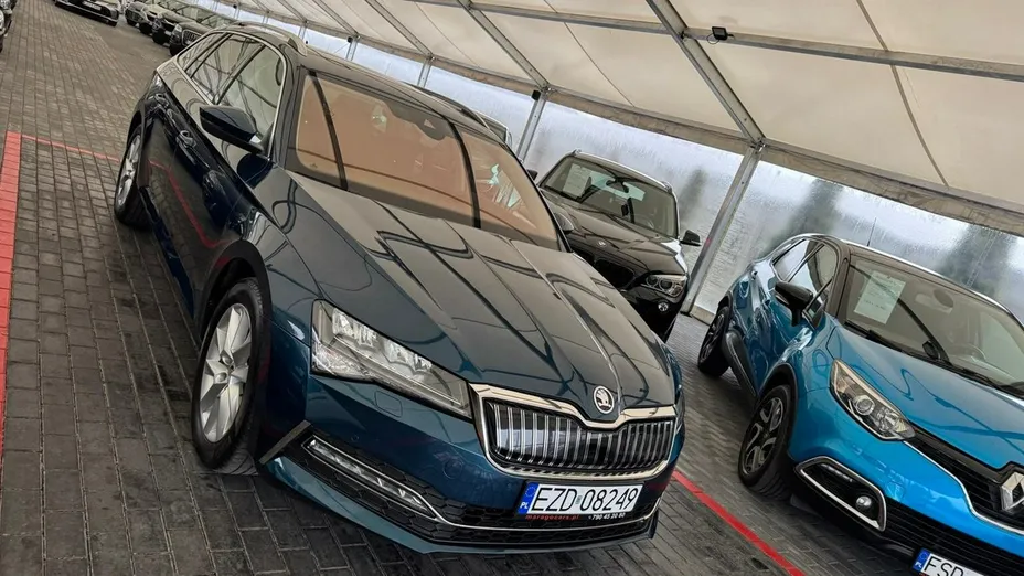 SKODA Superb -