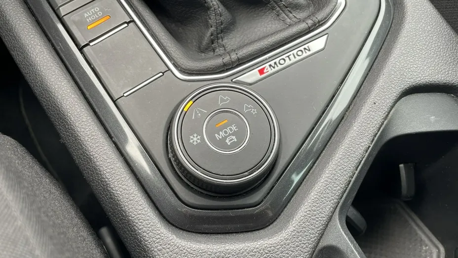 VOLKSWAGEN Tiguan -