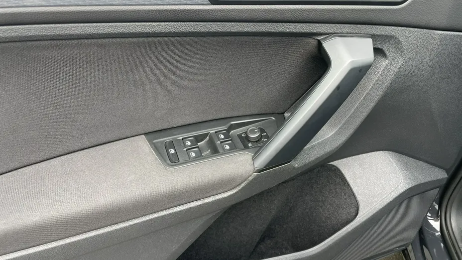 VOLKSWAGEN Tiguan -