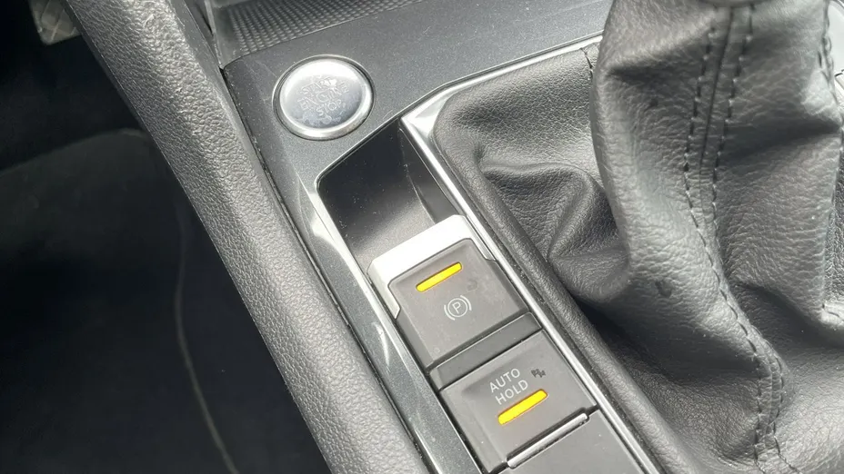 VOLKSWAGEN Tiguan -