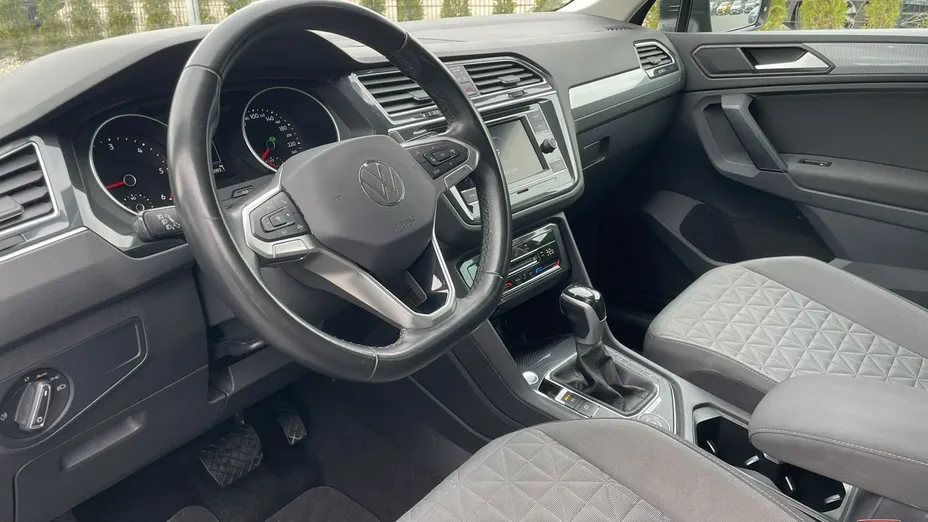 VOLKSWAGEN Tiguan -