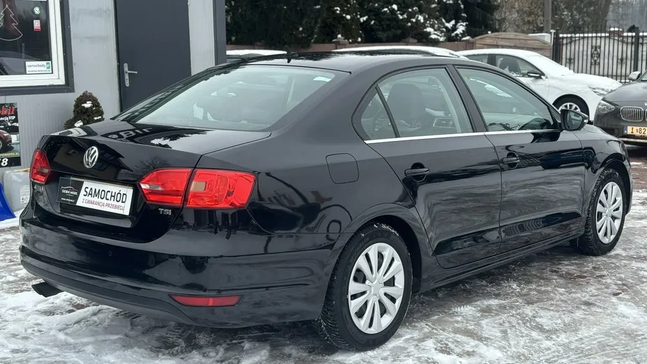 VOLKSWAGEN Jetta -