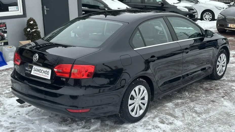 VOLKSWAGEN Jetta -