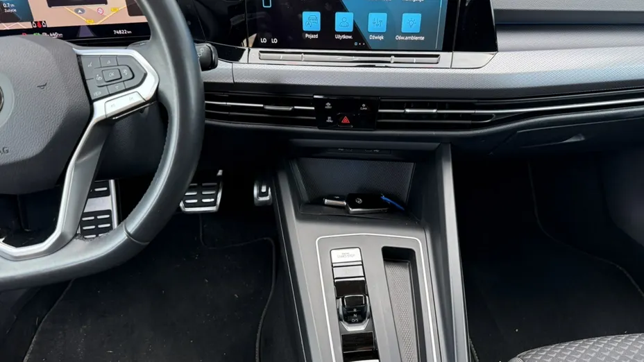 VOLKSWAGEN Golf -