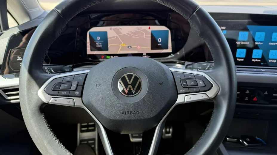 VOLKSWAGEN Golf -