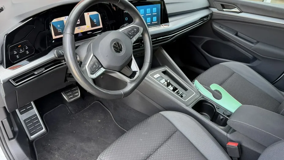 VOLKSWAGEN Golf -