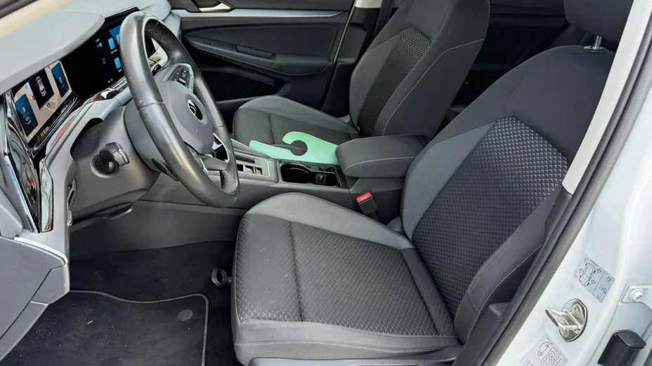 VOLKSWAGEN Golf -