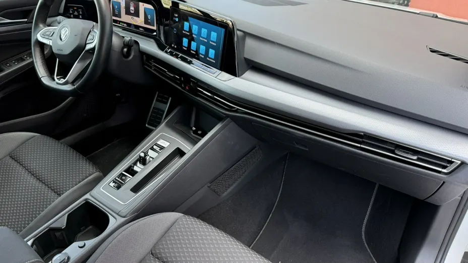VOLKSWAGEN Golf -