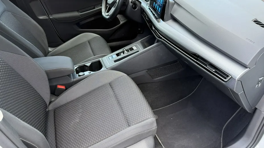 VOLKSWAGEN Golf -