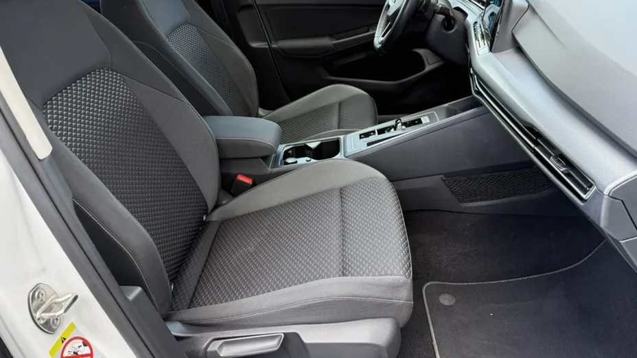 VOLKSWAGEN Golf -