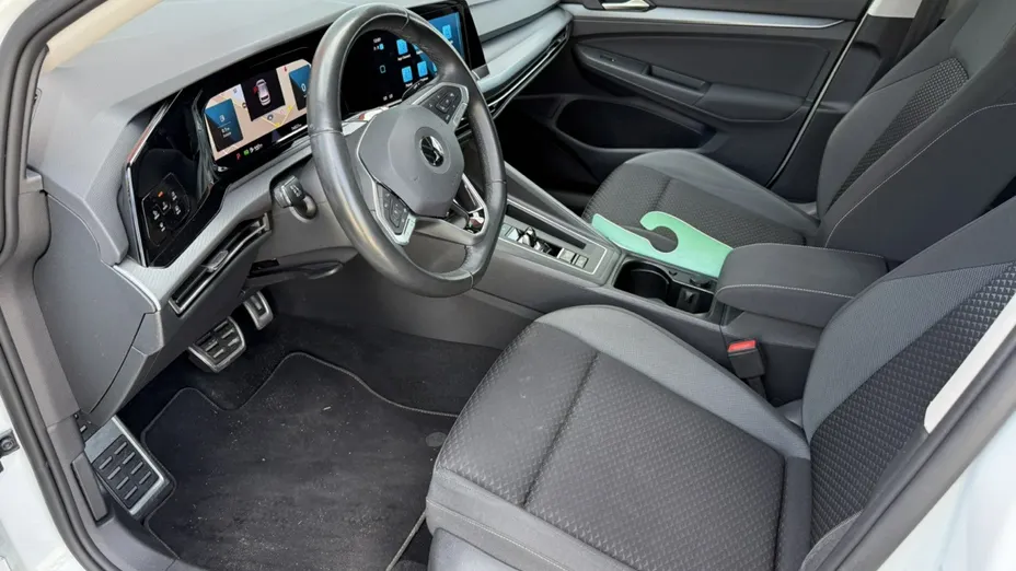 VOLKSWAGEN Golf -