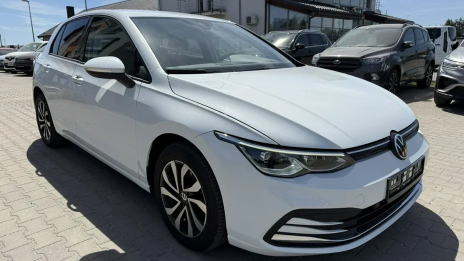 VOLKSWAGEN Golf -