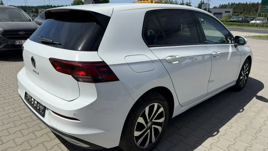 VOLKSWAGEN Golf -