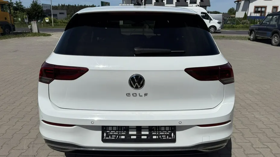 VOLKSWAGEN Golf -