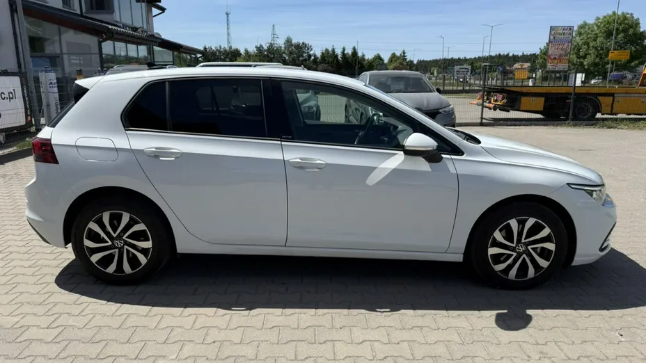 VOLKSWAGEN Golf -