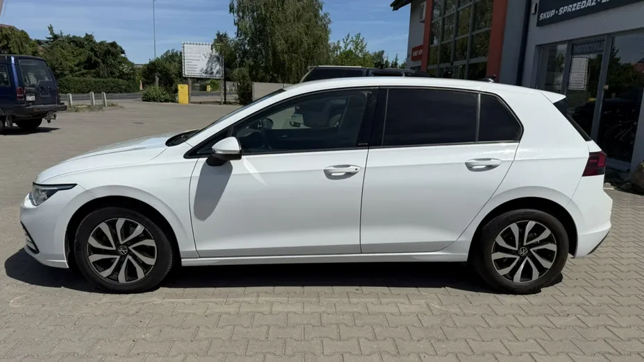 VOLKSWAGEN Golf -