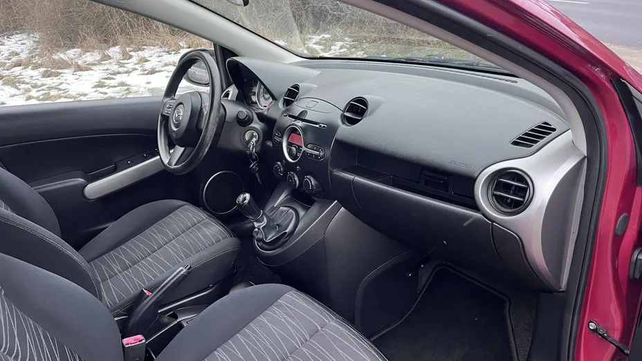 MAZDA 2 -