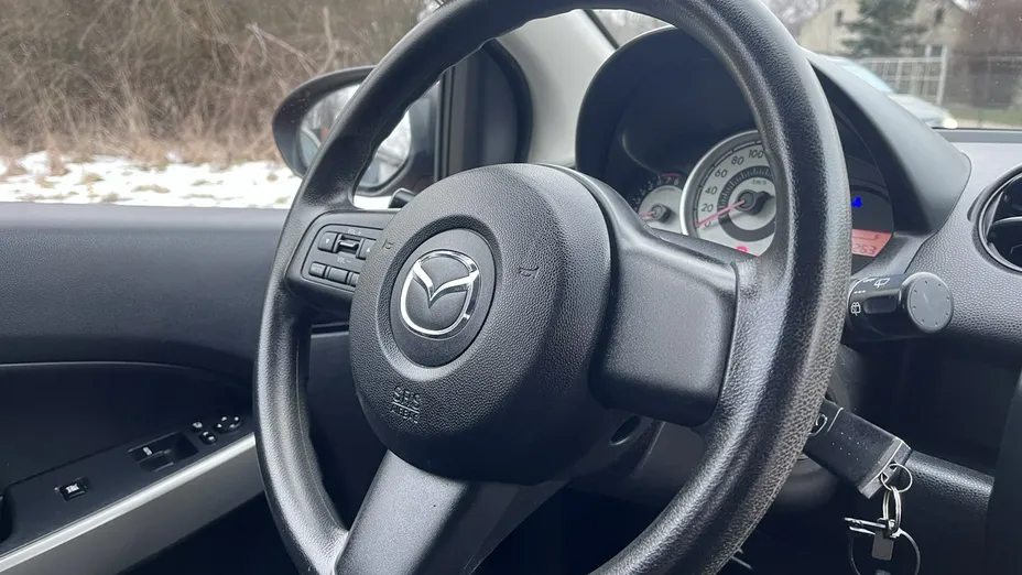 MAZDA 2 -