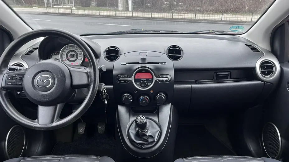 MAZDA 2 -