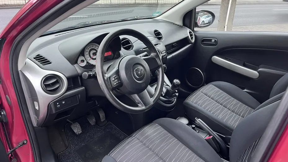 MAZDA 2 -