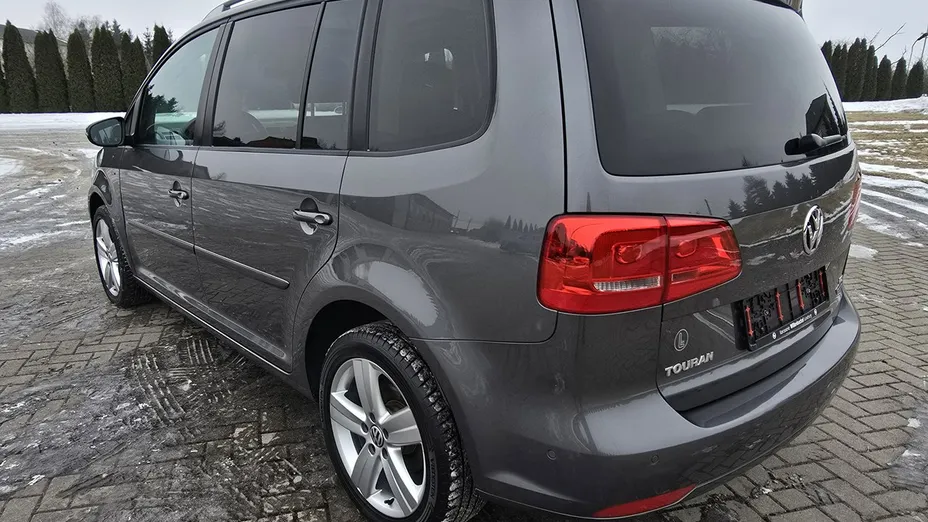 VOLKSWAGEN Touran -