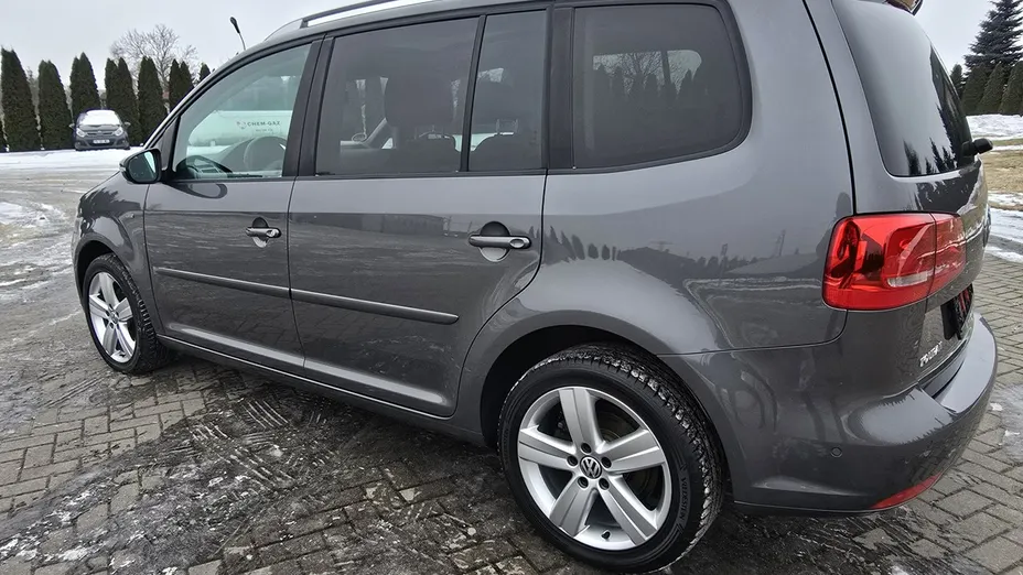 VOLKSWAGEN Touran -