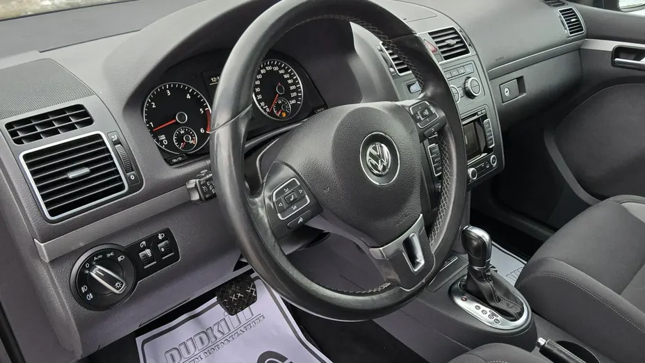 VOLKSWAGEN Touran -