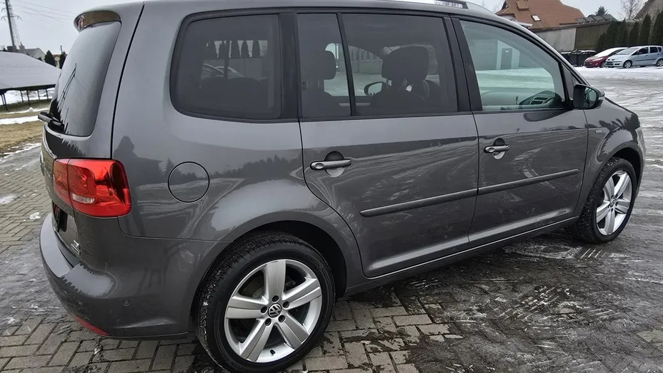 VOLKSWAGEN Touran -