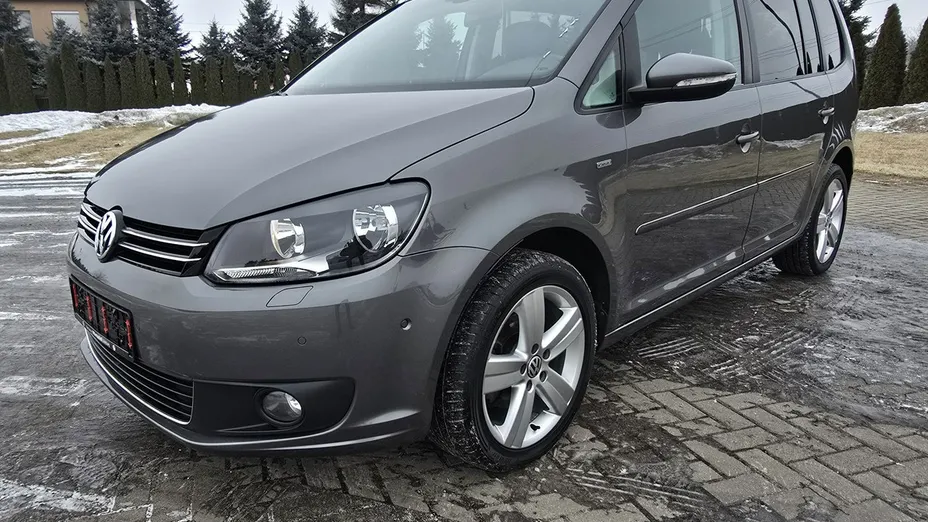 VOLKSWAGEN Touran -