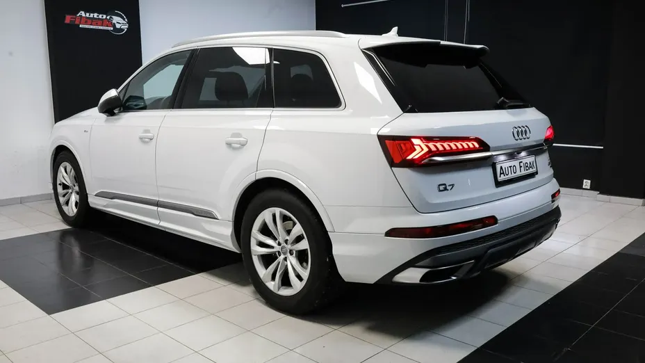 AUDI Q7 -