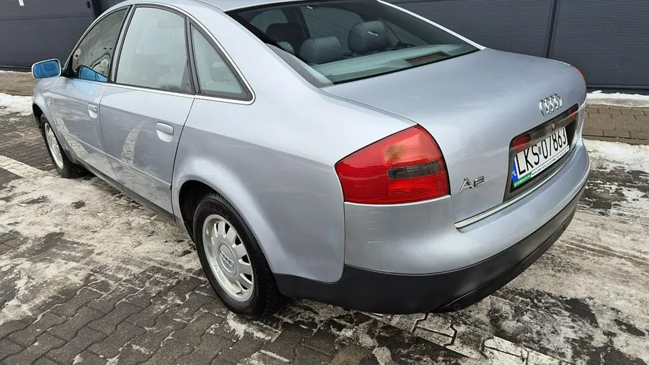 AUDI A6 -