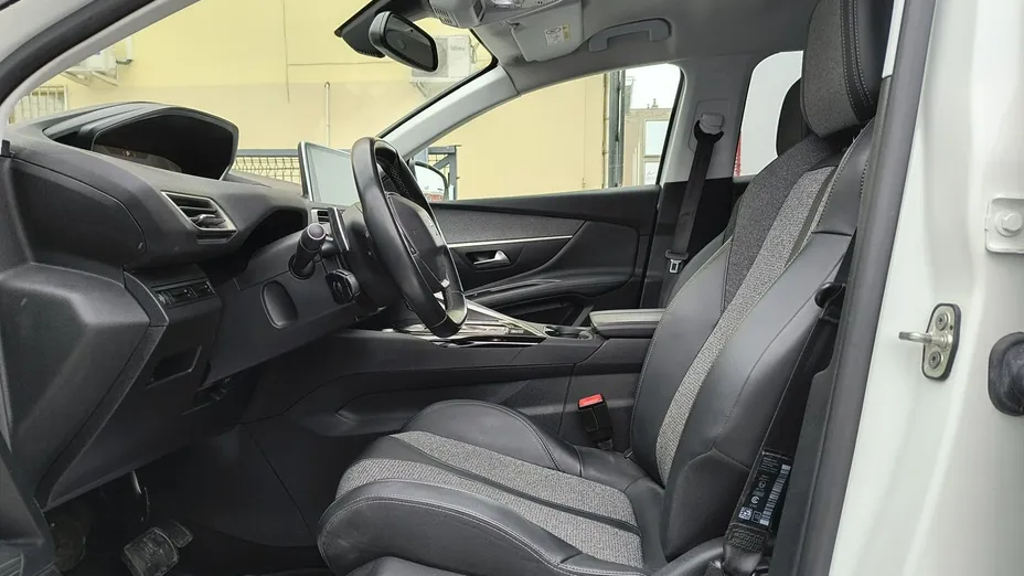 PEUGEOT 3008 -